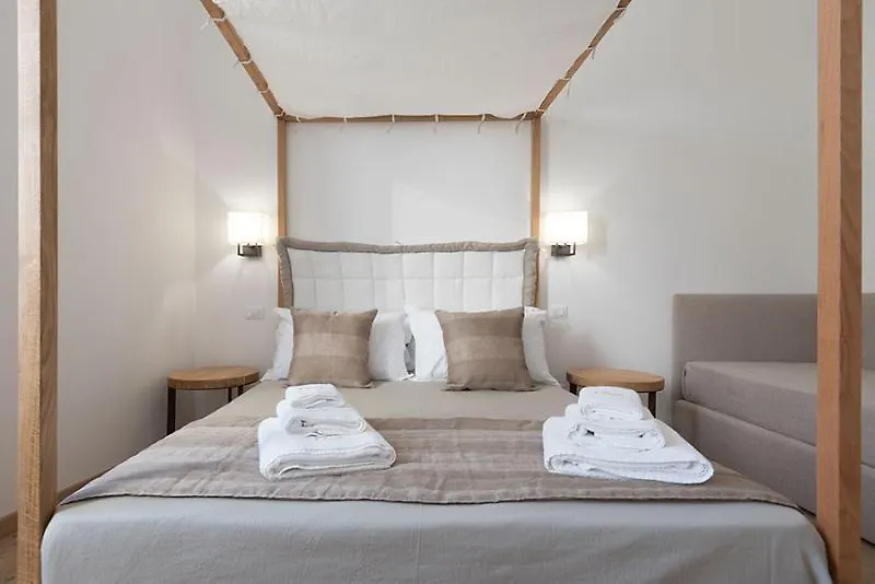 לצ'ה Il Palazzotto Luxury Suites לינה וארוחת בוקר