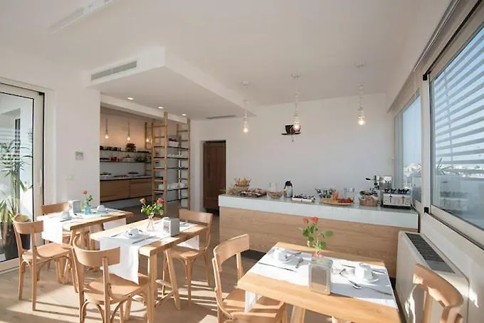 ** לינה וארוחת בוקר לצ'ה Il Palazzotto Luxury Suites איטליה